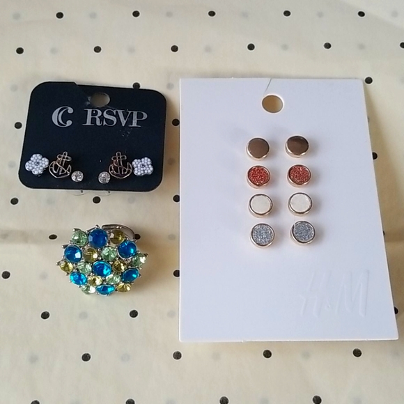 Post earrings sets and rhinestone ring - Picture 1 of 5
